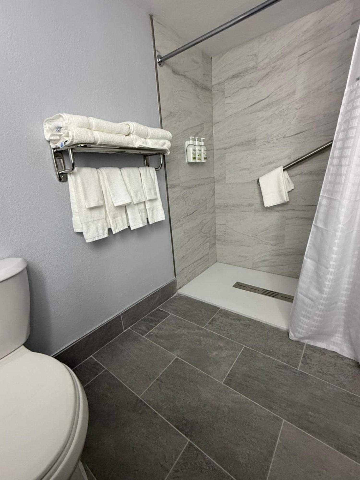 Baymont By Wyndham Batavia - Darien Lake Kamer foto